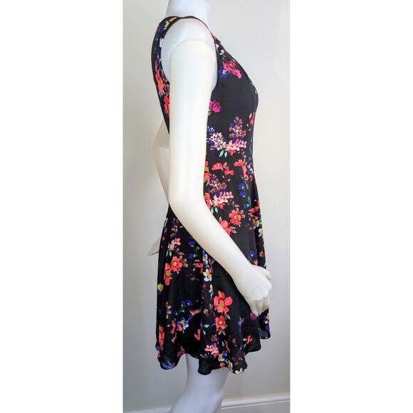 Express Minidress 2 Fit & Flare Sleeveless Black & Bright Floral Keyhole Neck - Picture 6 of 11